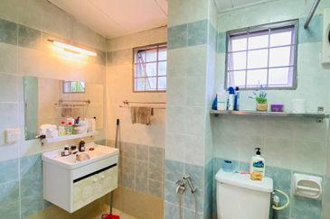 Double Storey Terrace Corner Lot Jalan Serambi Bukit Jelutong (Dual Frontage Unit)