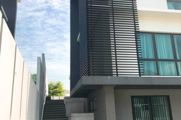 3 storey semi D Aleya Bukit Jelutong, Shah Alam