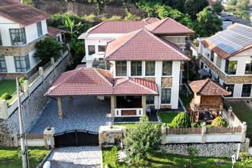 Puncak Pinggiran Putra