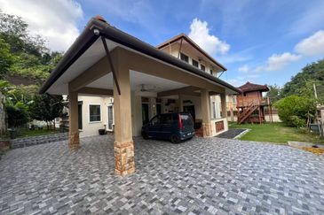 Puncak Pinggiran Putra