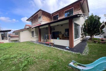 Puncak Pinggiran Putra