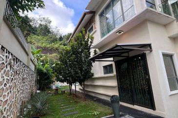 Puncak Pinggiran Putra