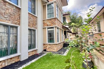 Puncak Pinggiran Putra