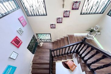 Puncak Pinggiran Putra