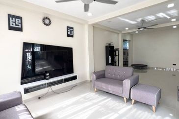 Puncak Pinggiran Putra