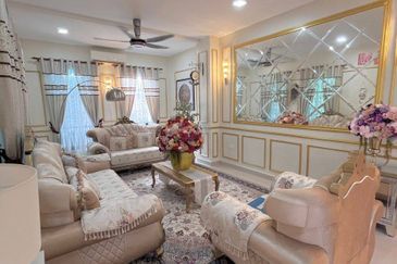 Puncak Pinggiran Putra