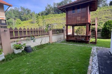 Puncak Pinggiran Putra