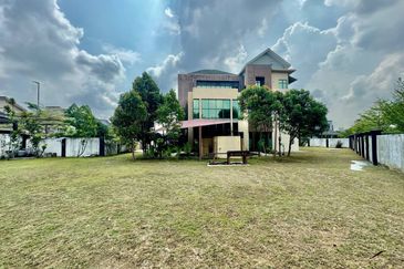 Kristal Court, Seksyen 7