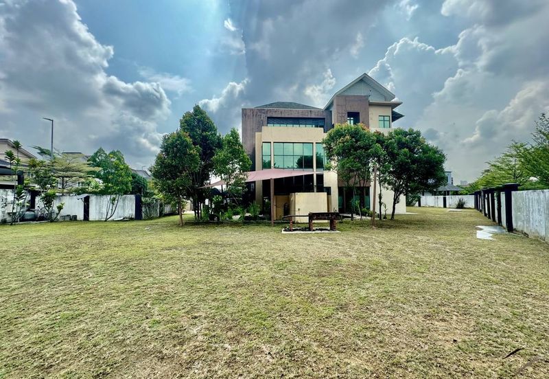 Kristal Court, Seksyen 7