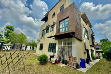 Kristal Court, Seksyen 7