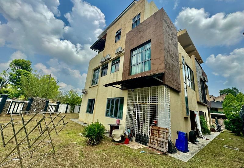 Kristal Court, Seksyen 7