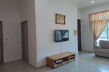 Jalan Timur @ Bandar Baru Enstek