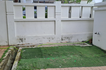 Jalan Timur @ Bandar Baru Enstek