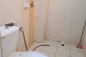 Jalan Timur @ Bandar Baru Enstek