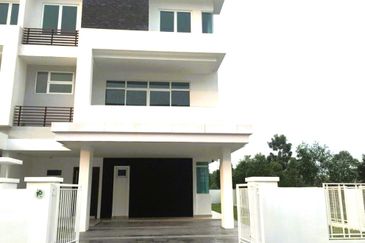 Corner 3 Storey Superlink Bukit Jelutong Shah Alam