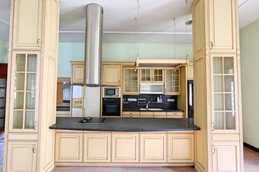 Bungalow 2.5 Storey Bukit Jelutong Shah Alam