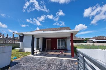 Pulau Indah ( Pulau Lumut )