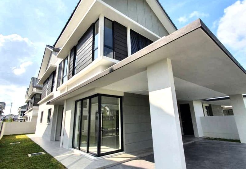 Reesia Elmina Garden