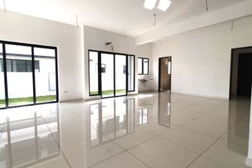 Reesia Elmina Garden