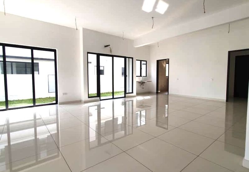 Reesia Elmina Garden