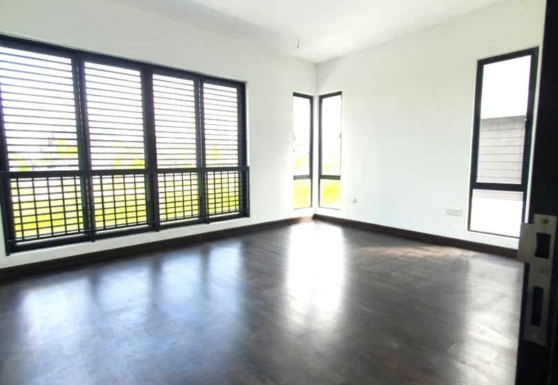 Reesia Elmina Garden