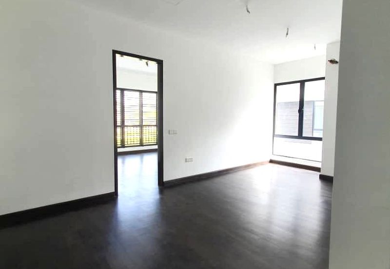 Reesia Elmina Garden