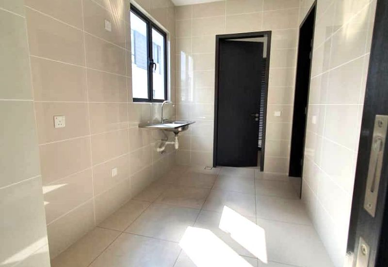 Reesia Elmina Garden