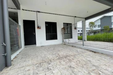 NEW House RM250K Seremban 2 Sty Sikamat Townhouse , Negeri Sembilan