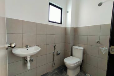 NEW House RM250K Seremban 2 Sty Sikamat Townhouse , Negeri Sembilan