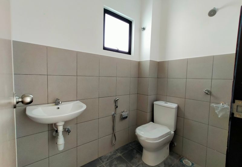 NEW House RM250K Seremban 2 Sty Sikamat Townhouse , Negeri Sembilan