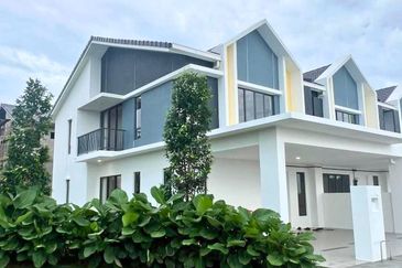 Seremban 2 storey CORNER labu Bandar Enstek Nilai Sepang