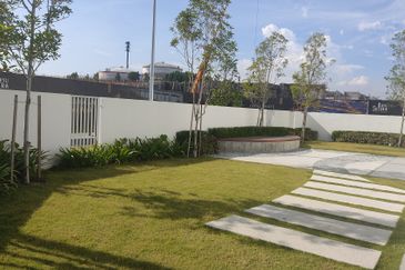 Seremban 2 storey CORNER labu Bandar Enstek Nilai Sepang