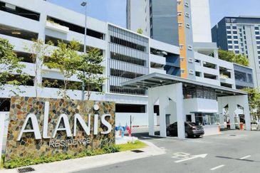 Alanis Residence