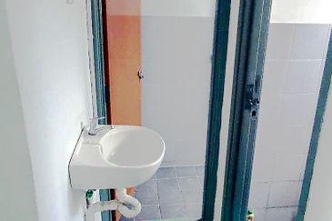 Kemayan Square Refurbished Ground Floor Shoplot Facing Main Road Seremban