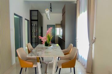 Rumah Teres Setingkat Baru 4 Bilik Tidur Mantin Pajam Nilai Semenyih Kajang