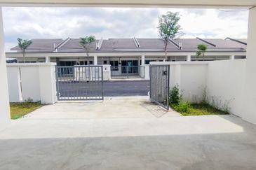 Rumah Teres Setingkat Baru 4 Bilik Tidur Mantin Pajam Nilai Semenyih Kajang