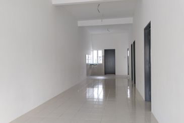 Rumah Teres Setingkat Baru 4 Bilik Tidur Mantin Pajam Nilai Semenyih Kajang