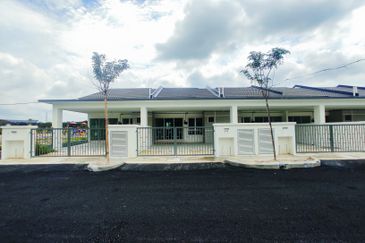 Rumah Teres Setingkat Baru 4 Bilik Tidur Mantin Pajam Nilai Semenyih Kajang