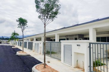Rumah Teres Setingkat Baru 4 Bilik Tidur Mantin Pajam Nilai Semenyih Kajang