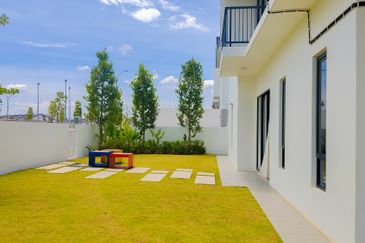 Developer Show House Corner Open for Sale Seremban 2 Storey Fully Furnished Bandar Enstek Labu Sepang