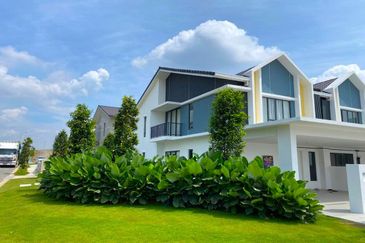 Developer Show House Corner Open for Sale Seremban 2 Storey Fully Furnished Bandar Enstek Labu Sepang