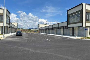 Pusat Komersial Bidara Ria Single Storey Shoplot For Rent Sendayan Labu Gadong