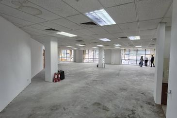 Office Unit for Rent ( Corner 3,066sqft ) Seremban City Centre - Nice Corner View