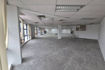 Office Unit for Rent ( Corner 3,066sqft ) Seremban City Centre - Nice Corner View