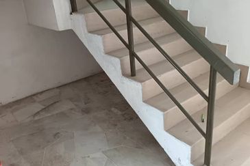 Rumah Teres 2 Tingkat dekat Pantai Telok Kemang Port Dickson