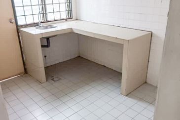 Rumah Teres 2 Tingkat dekat Pantai Telok Kemang Port Dickson