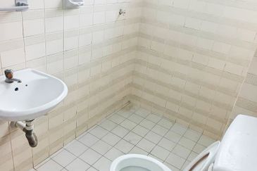 Rumah Teres 2 Tingkat dekat Pantai Telok Kemang Port Dickson