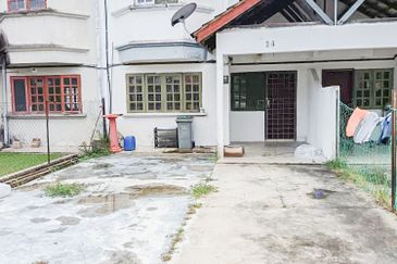 Rumah Teres 2 Tingkat dekat Pantai Telok Kemang Port Dickson