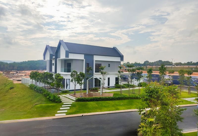 Semi-D Premium Freehold | Smart Home | View Tasik & Golf | Rendah Kepadatan & Gated — Pilihan Eksklusif untuk Keluarga Moden