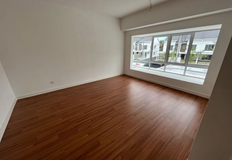 Gated Guarded 2-Storey Home Close to Major Factories in Senawang  Modern End Lot Terrace for Rent Near Samsung, Senawang